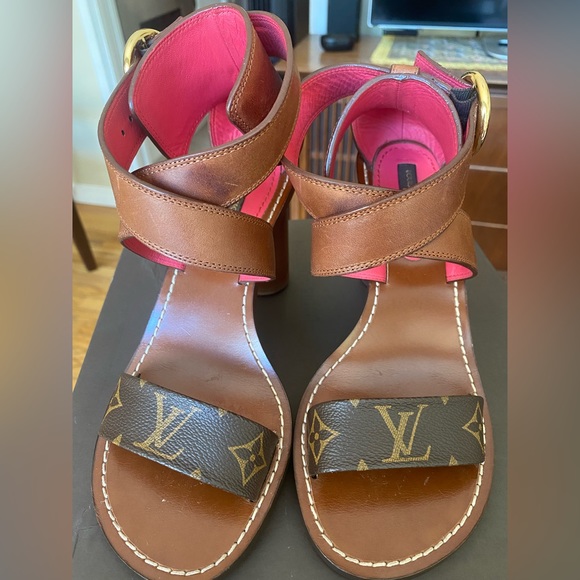 Louis Vuitton women sandals size 37 N - Picture 1 of 3